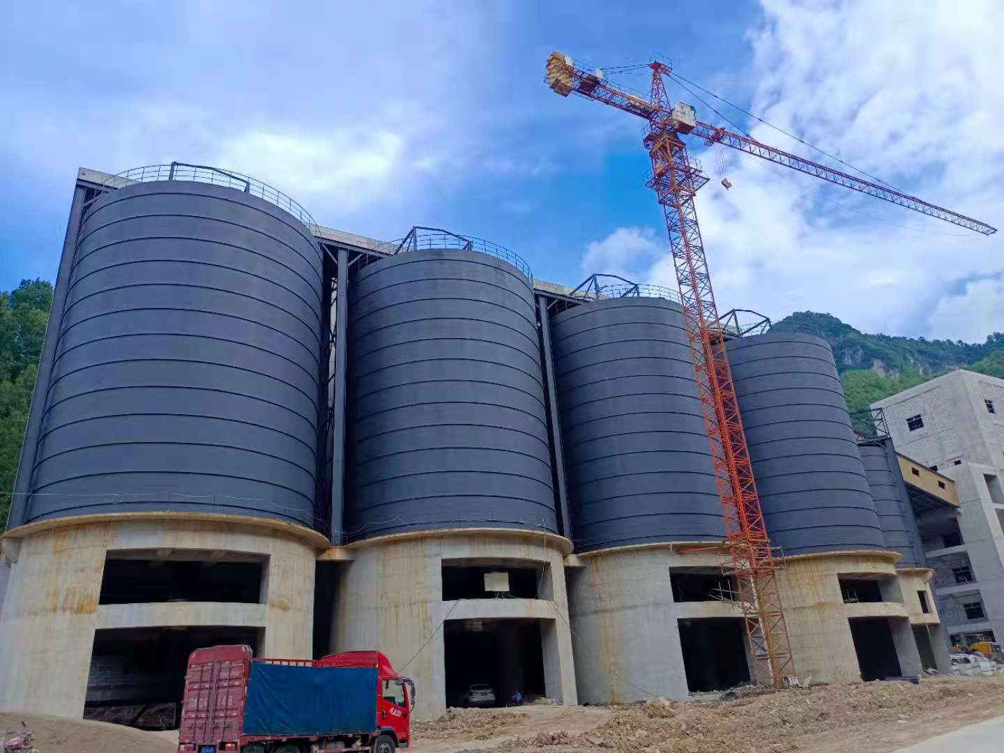 大型钢板仓的建造问题